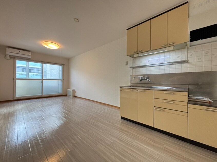 居室 ＥＹＥ ＳＴＡＧＥ　山鼻