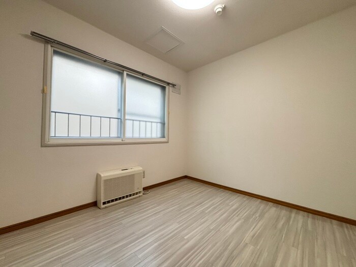 居室 ＥＹＥ ＳＴＡＧＥ　山鼻