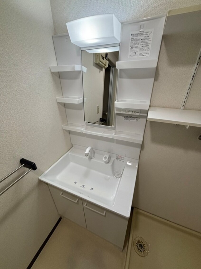 洗面 ＥＹＥ ＳＴＡＧＥ　山鼻