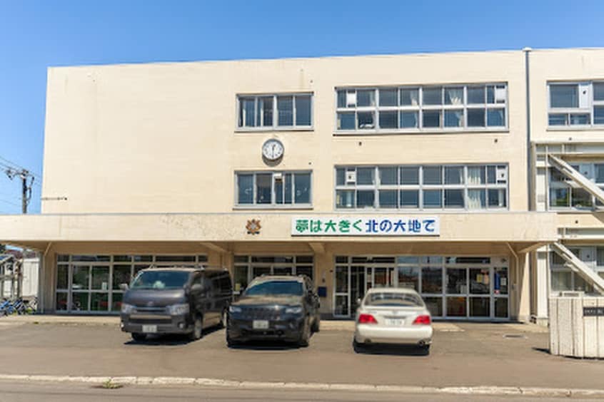新琴似北小学校(小学校)まで1000m サンシティ新琴似