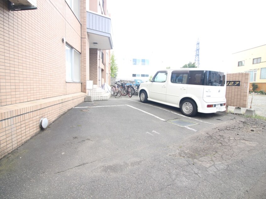 駐車場 パ－クハイム１２・７