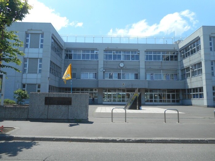 厚別通小学校(小学校)まで800m アクティブパレス