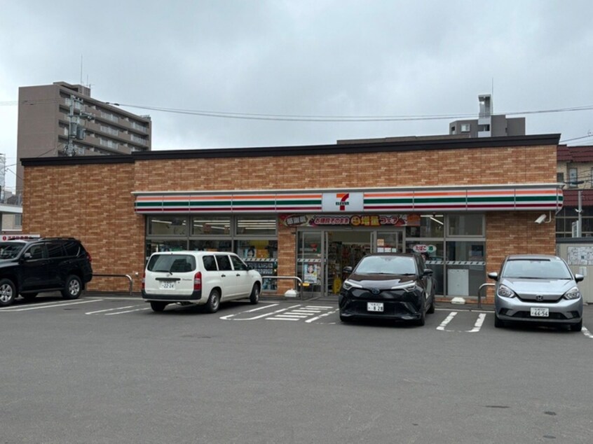 セブンイレブン(コンビニ)まで350m SENNA元町