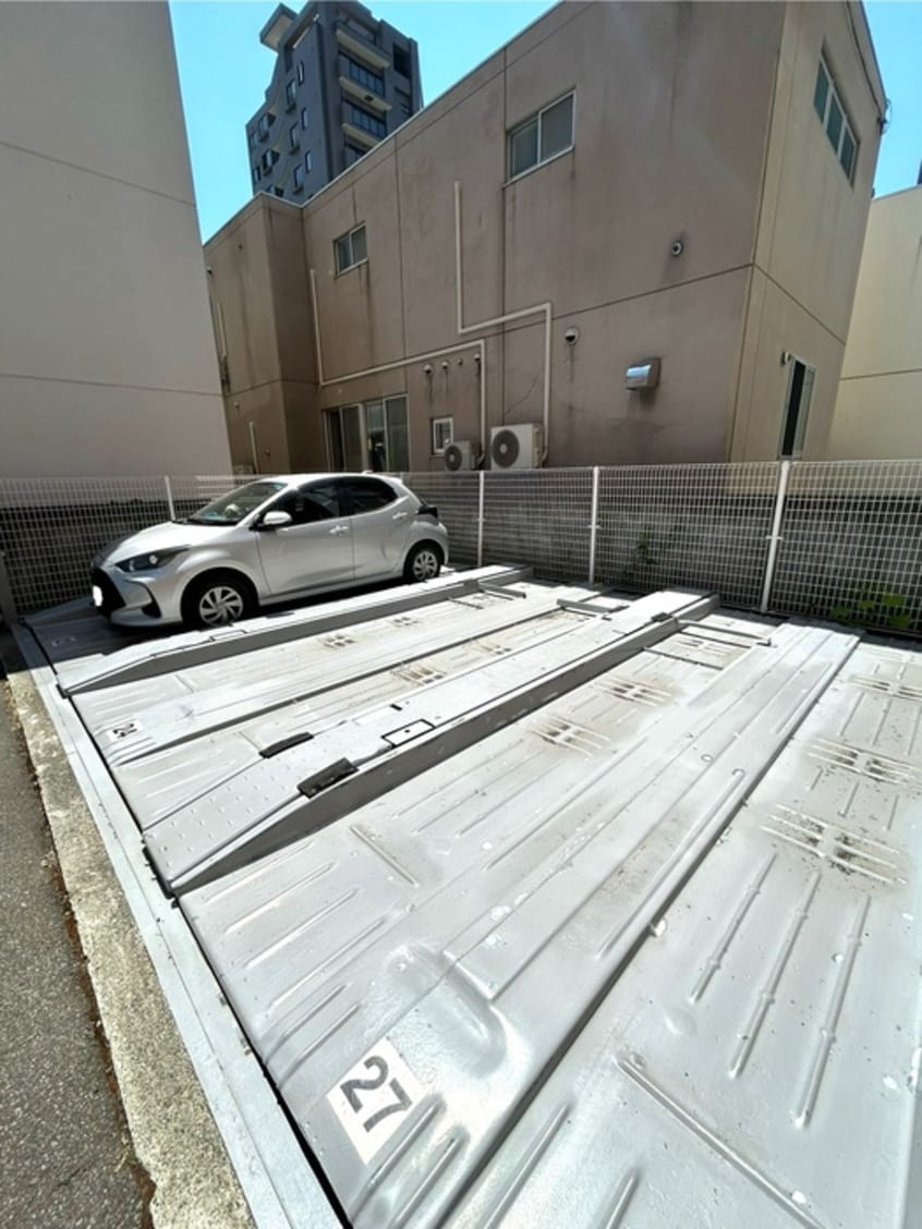 駐車場 パ－クヒルズ中の島２１