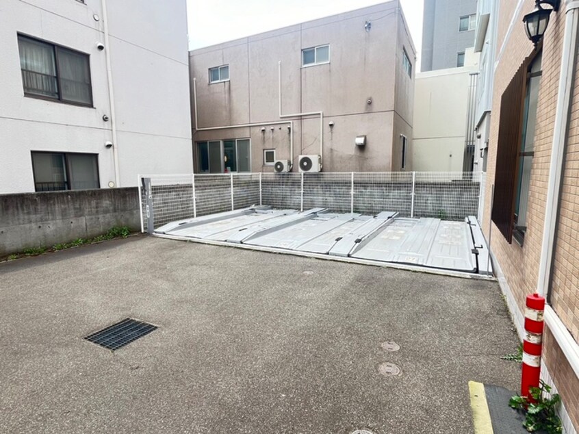 駐車場 パ－クヒルズ中の島２１