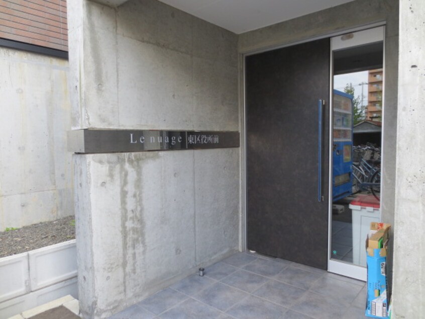 エントランス部分 ルヌアージュ東区役所前