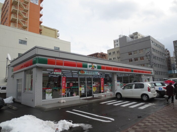 サンクス北大前店(コンビニ)まで330m ドエル札幌北１１条