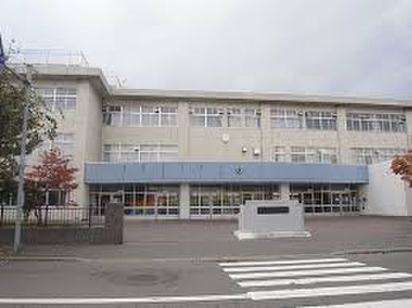 篠路西中学校(小学校)まで1500m プレアデス篠路