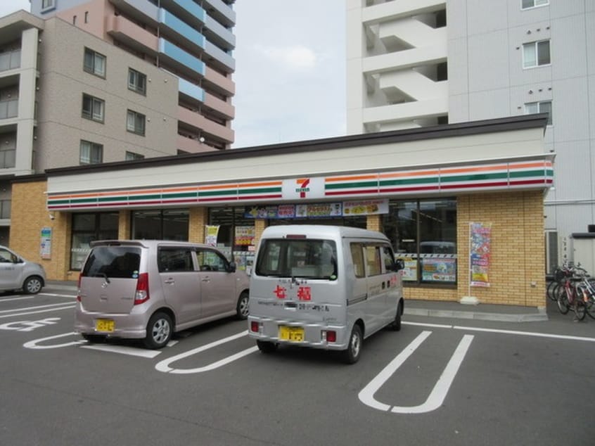 セブンイレブン(コンビニ)まで195m Ｏｇｇｉ南円山