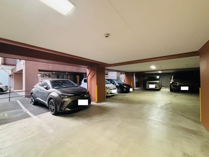 駐車場 メゾン・ド・ヴィレ知事公館前