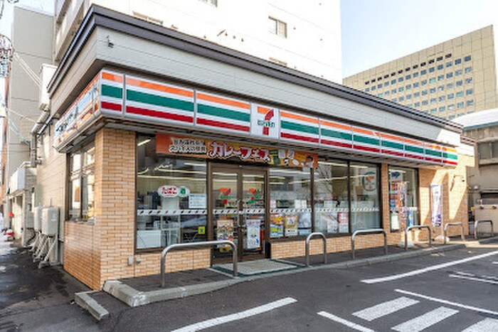 セブン-イレブン 札幌医大前店(コンビニ)まで280m メゾン・ド・ヴィレ知事公館前