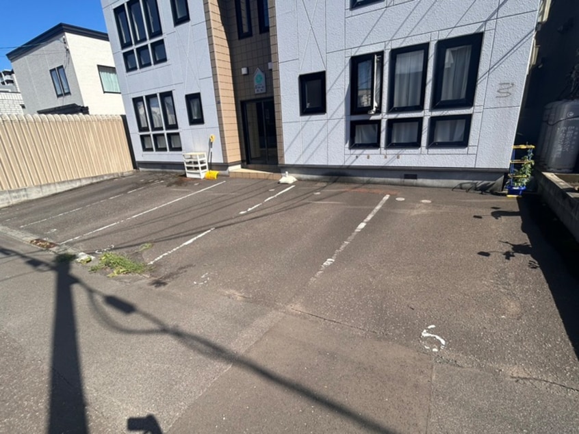 駐車場 ルミエ－ル西町