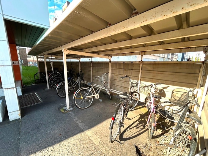 駐輪場 ＩＮＯＶＥ札幌平岸２条