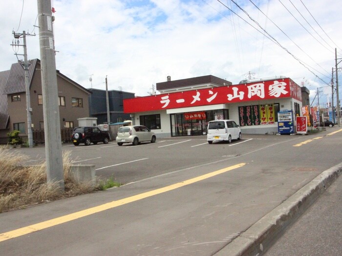 山岡屋(その他飲食（ファミレスなど）)まで600m サンコ－ト稲穂Ⅱ