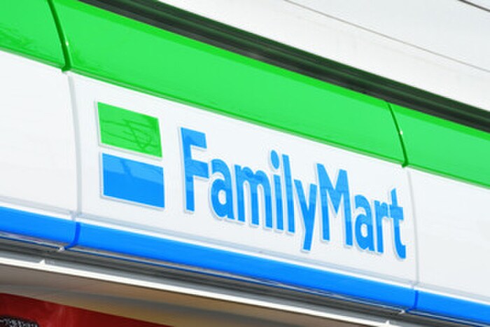 ファミリーマート(コンビニ)まで350m オッペンハイム元町
