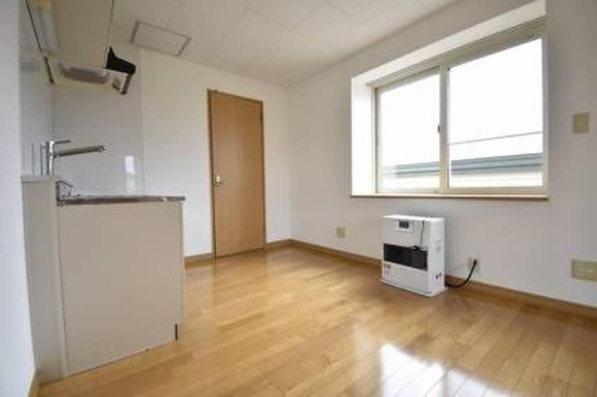 居室 カステル八軒