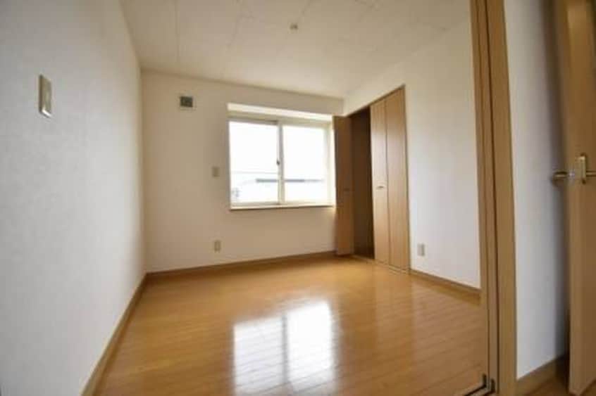 居室 カステル八軒