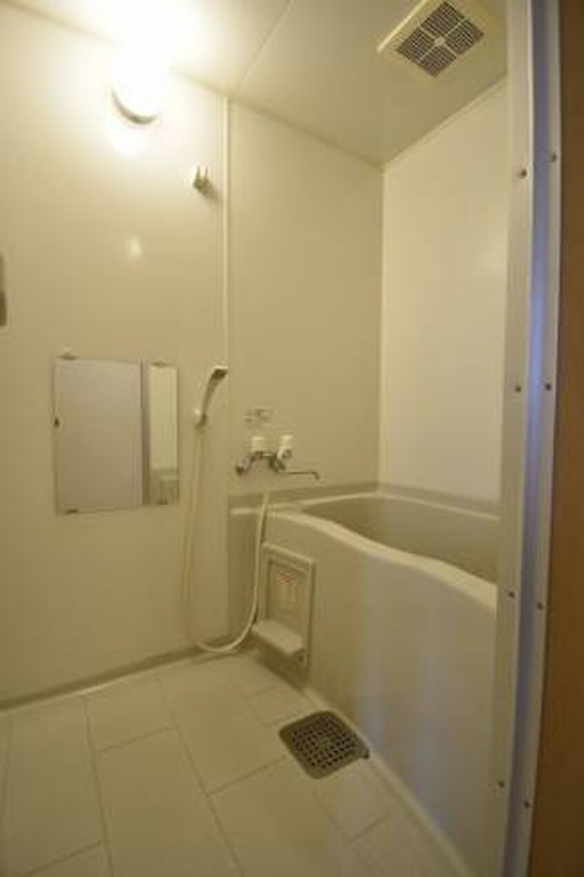 バス／シャワールーム等 カステル八軒