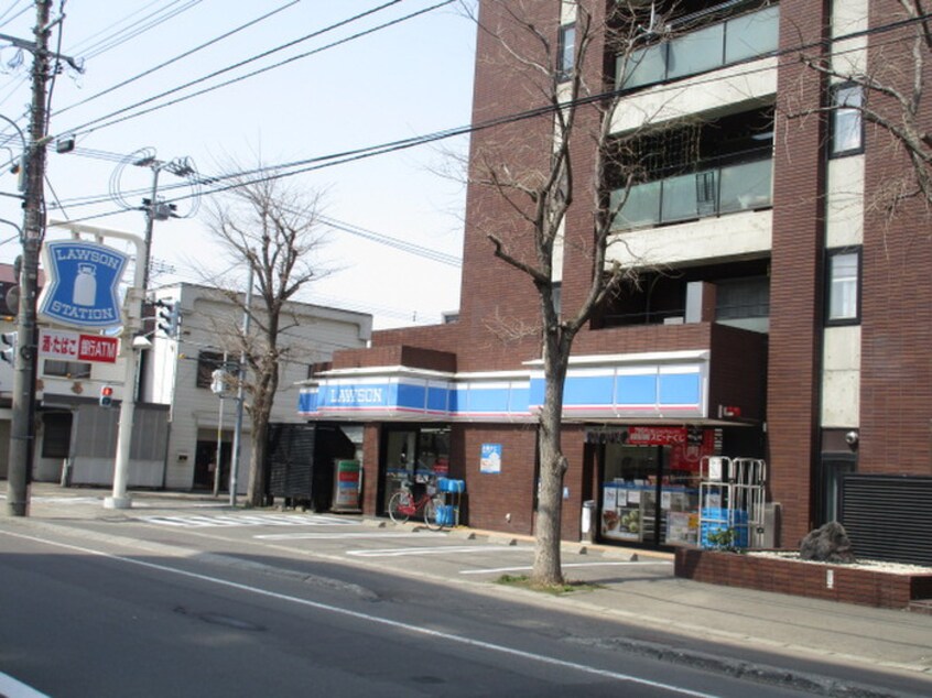 ローソン(コンビニ)まで720m フォレスト南１０条壱番館