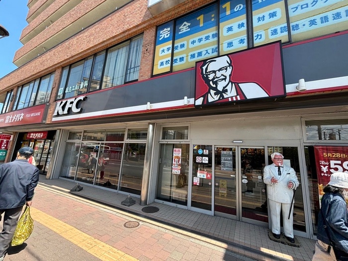KFC(ファストフード)まで400m グランパーク麻生