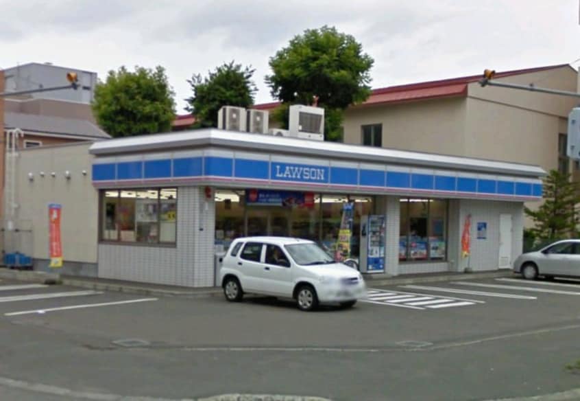 ローソン北13条東店(コンビニ)まで170m ハルキハウス