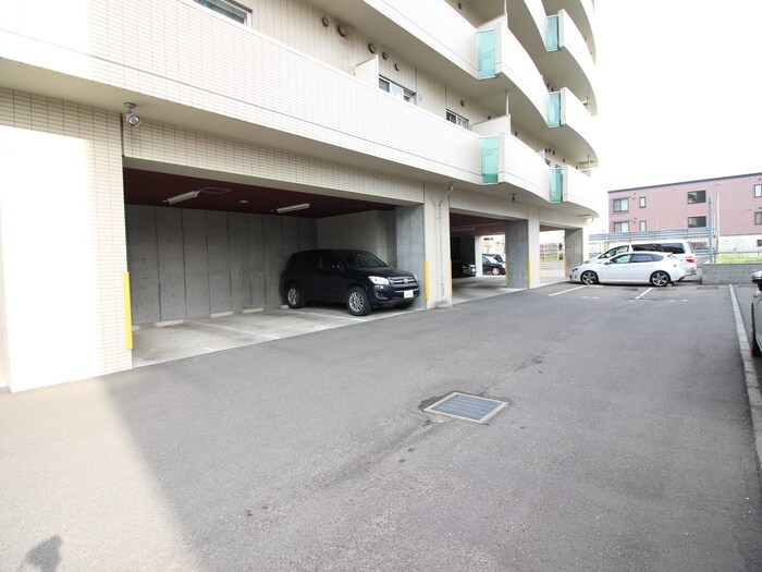 駐車場 グランカーサ永山公園通 east