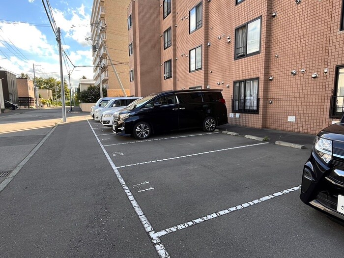 駐車場 セレ－ナ南郷