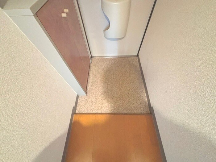 玄関 セレ－ナ南郷