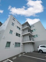 Livease Hiragishi
