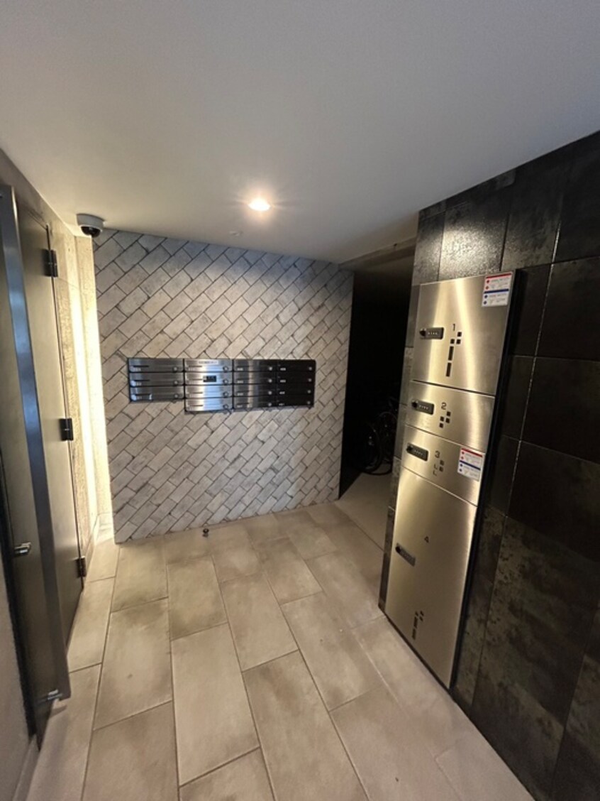 エントランス部分 Livease Hiragishi