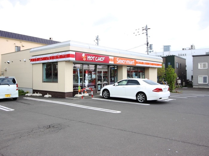 セイコーマート　八軒１０条店(コンビニ)まで300m Ｅａｓｔ Ｃｏｕｒｔ８９４