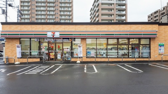 セブンイレブン(コンビニ)まで600m ブランノワールマティーノ平岸