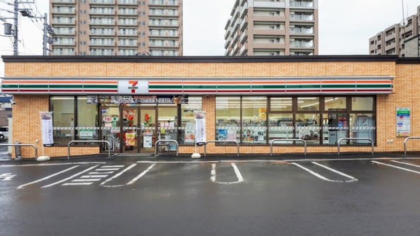 セブンイレブン(コンビニ)まで600m ブランノワールマティーノ平岸