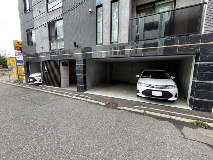 駐車場 アルファスクエア西28