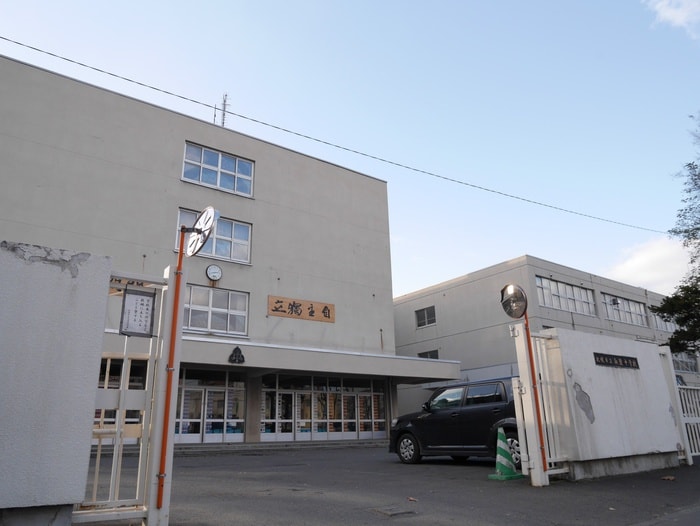 向陵中学校(中学校/中等教育学校)まで215m アルファスクエア西28