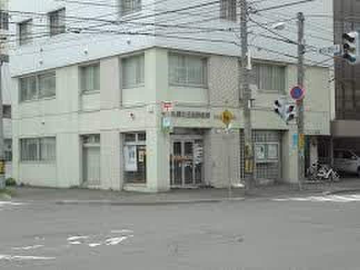 北5条郵便局(郵便局)まで142m Granporta