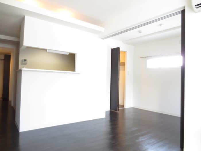 居室 The gate of Huga