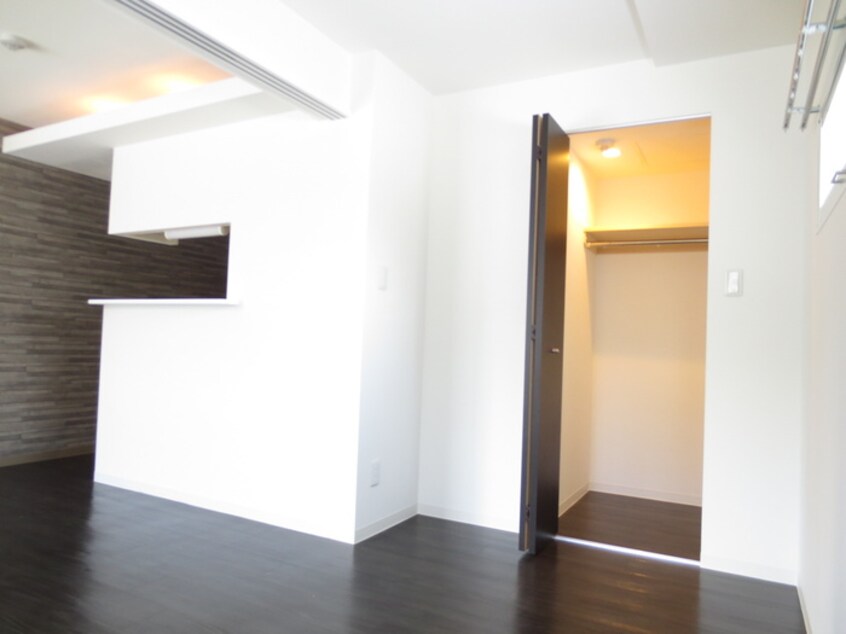 居室 The gate of Huga