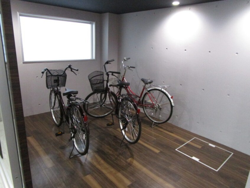 駐輪場 The gate of Huga