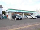ファミリーマート 札幌旭町７丁目店(コンビニ)まで900m The gate of Huga