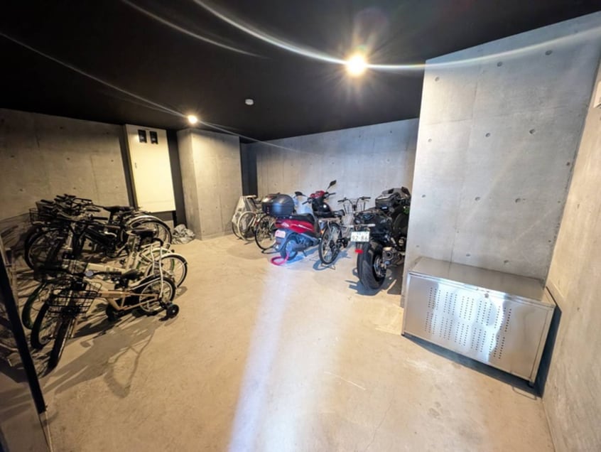 駐輪場 berlinetta312