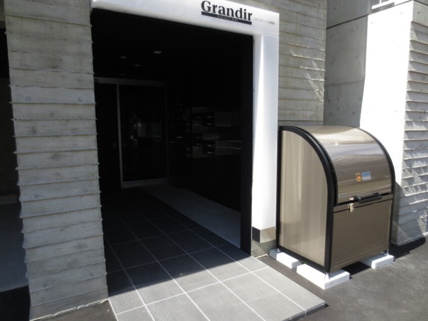 エントランス部分 grandir学園前