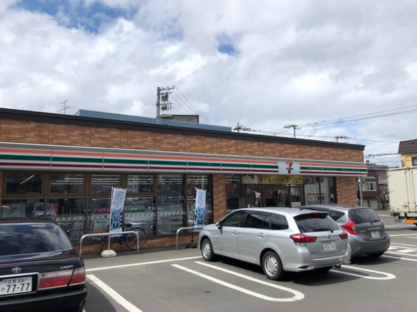 セブンイレブン(コンビニ)まで300m エスパニア札幌Ⅳ