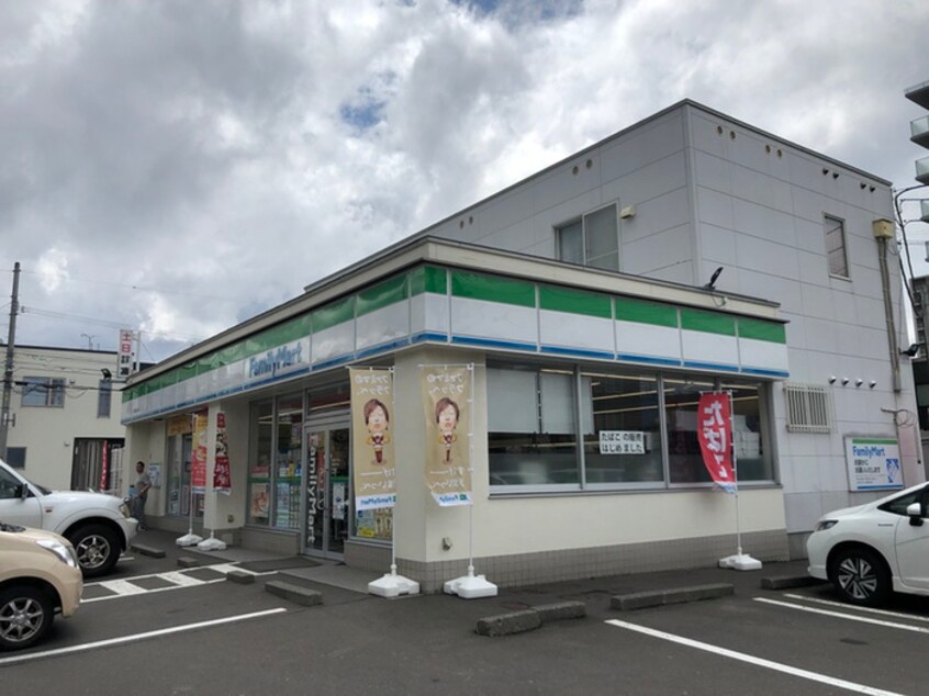 ファミリーマート(コンビニ)まで350m エスパニア札幌Ⅳ