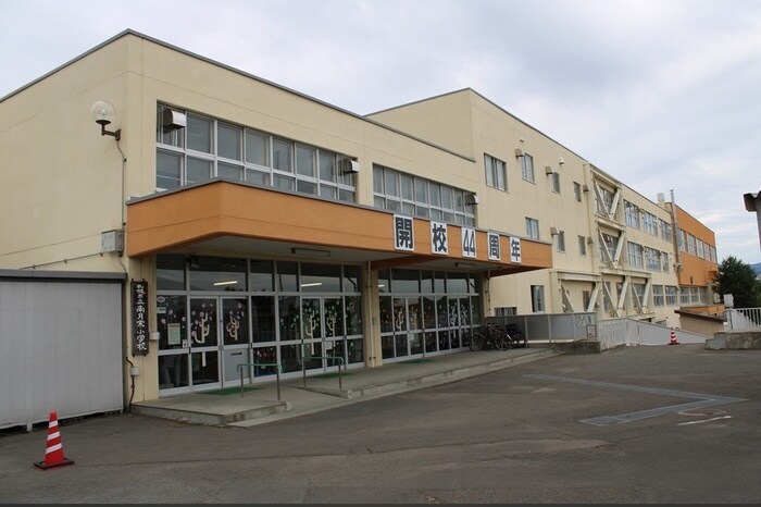 南月寒小学校(小学校)まで300m バーニーズヴィスタ