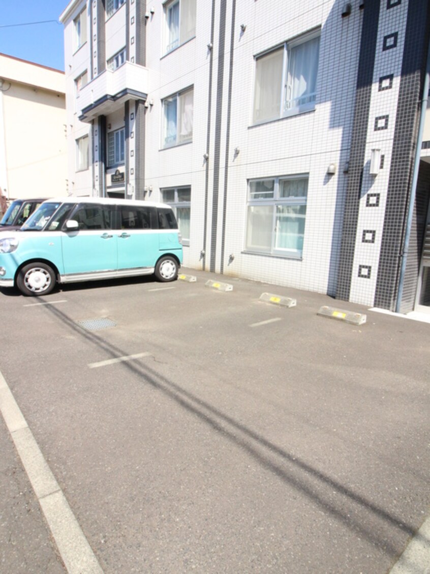駐車場 グランメ－ル美園７・８