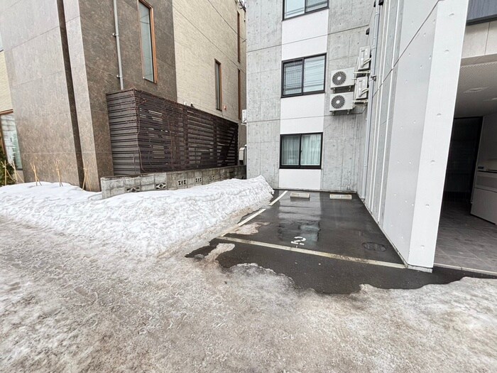 駐車場 ル・ヌアージュ北円山
