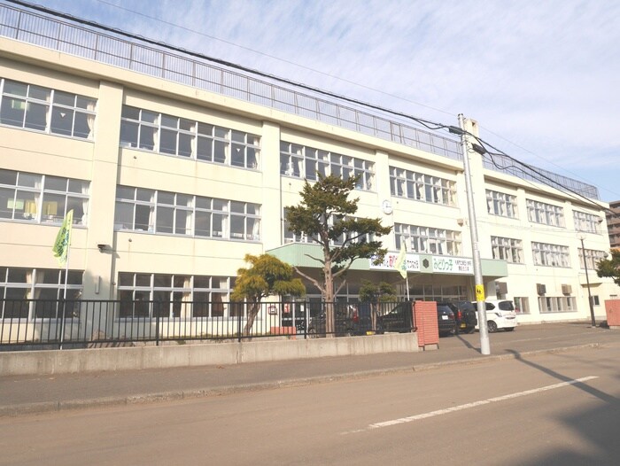 緑丘小学校(小学校)まで203m グランメールKM