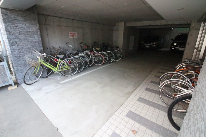 駐輪場 トロワメゾン