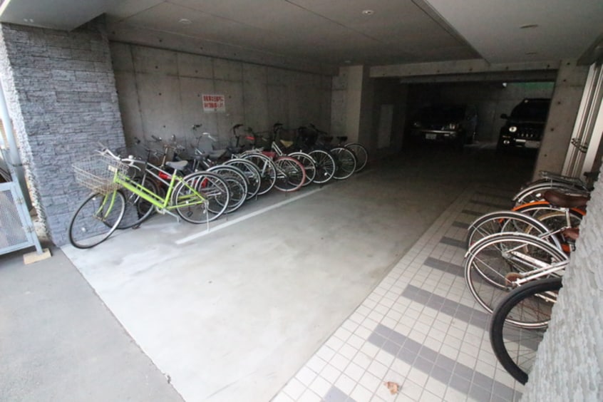 駐輪場 トロワメゾン